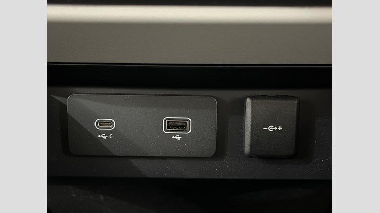 2024 認定中古車 Land Rover Defender 110 Santorini Black P300　PT204 SE