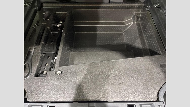 2024 認定中古車 Land Rover Defender 110 Santorini Black P300　PT204 SE