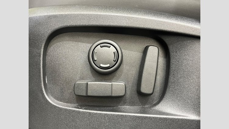 2024 認定中古車 Land Rover Defender 110 Santorini Black P300　PT204 SE