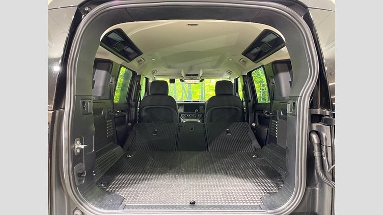 2024 認定中古車 Land Rover Defender 110 Santorini Black P300　PT204 SE
