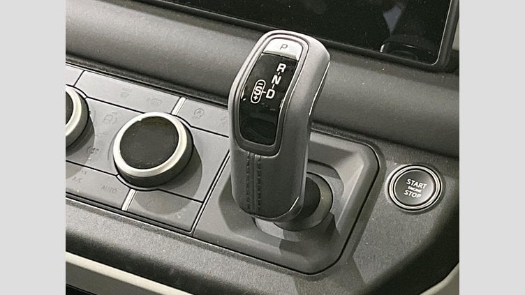 2024 認定中古車 Land Rover Defender 110 Santorini Black P300　PT204 SE