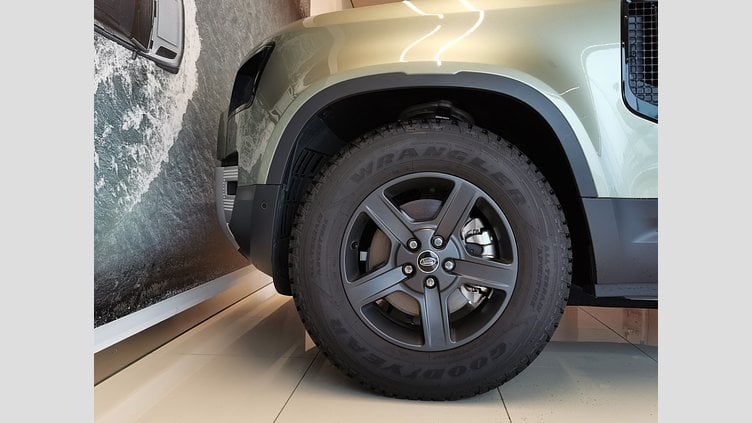 2023 認定中古車 Land Rover Defender 90 Pangea Green 90S2.0L P300 4WD 90S2.0L P300 4WD