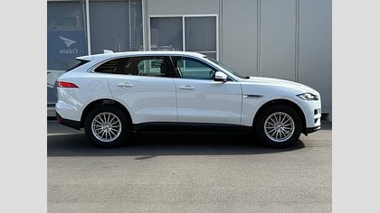F-Pace 13