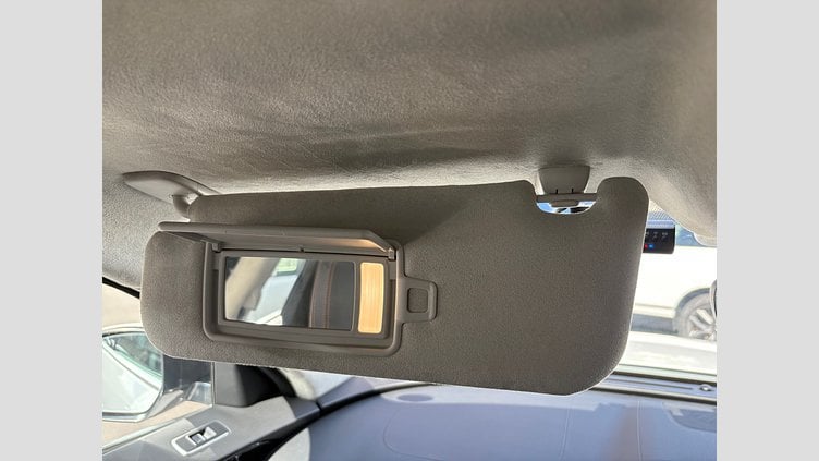 2019 認定中古車 Jaguar F-Pace Fuji White D180 プレステージ