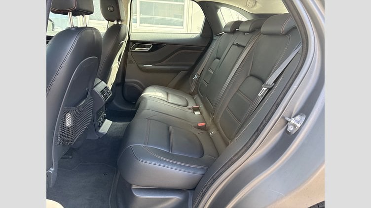 2019 認定中古車 Jaguar F-Pace Fuji White D180 プレステージ