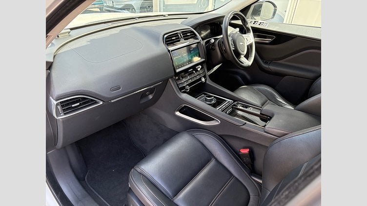 2019 認定中古車 Jaguar F-Pace Fuji White D180 プレステージ