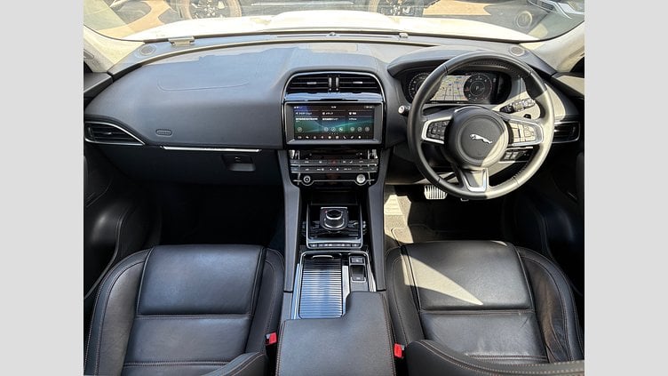 2019 認定中古車 Jaguar F-Pace Fuji White D180 プレステージ