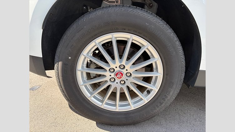 2019 認定中古車 Jaguar F-Pace Fuji White D180 プレステージ