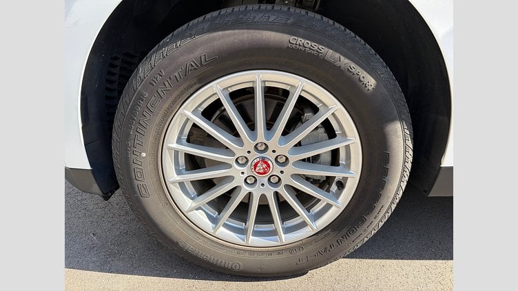 2019 認定中古車 Jaguar F-Pace Fuji White D180 プレステージ