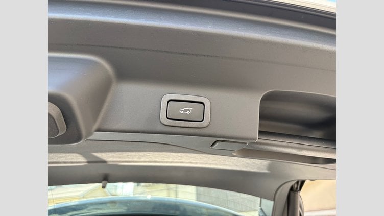 2019 認定中古車 Jaguar F-Pace Fuji White D180 プレステージ