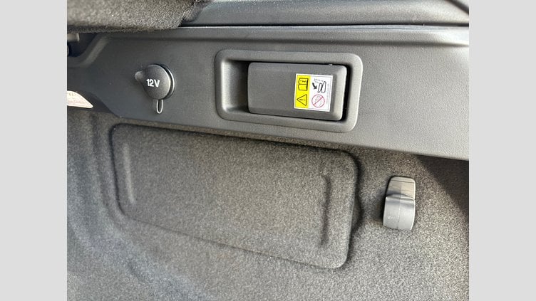 2019 認定中古車 Jaguar F-Pace Fuji White D180 プレステージ