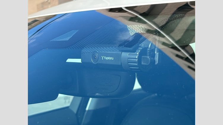 2019 認定中古車 Jaguar F-Pace Fuji White D180 プレステージ