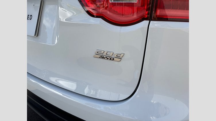 2019 認定中古車 Jaguar F-Pace Fuji White D180 プレステージ