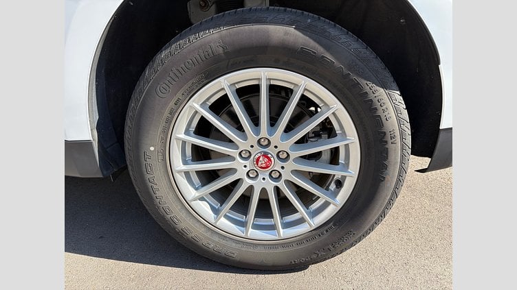 2019 認定中古車 Jaguar F-Pace Fuji White D180 プレステージ