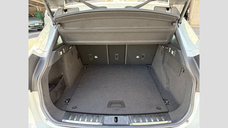 2019 認定中古車 Jaguar F-Pace Fuji White D180 プレステージ