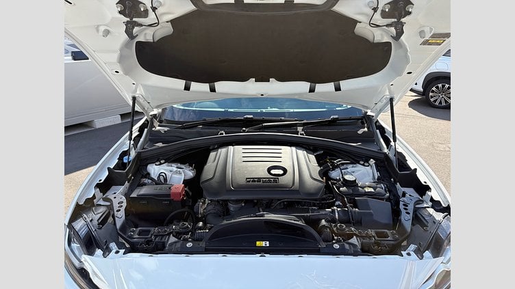 2019 認定中古車 Jaguar F-Pace Fuji White D180 プレステージ