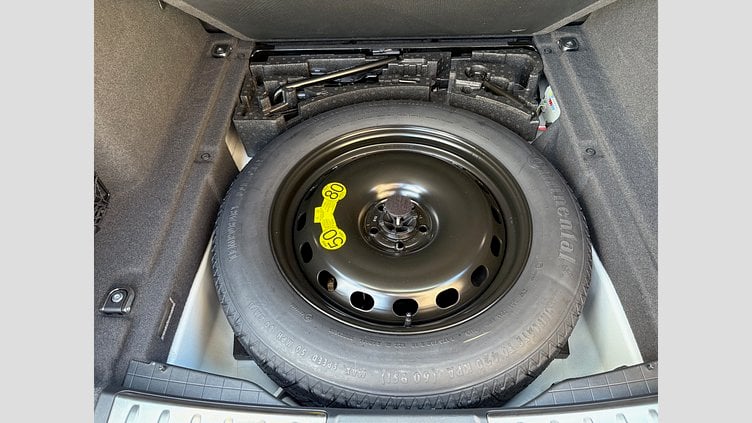 2019 認定中古車 Jaguar F-Pace Fuji White D180 プレステージ