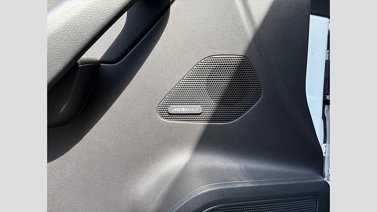 2019 認定中古車 Jaguar F-Pace Fuji White D180 プレステージ