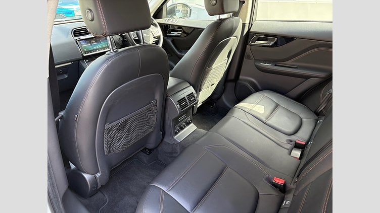 2019 認定中古車 Jaguar F-Pace Fuji White D180 プレステージ