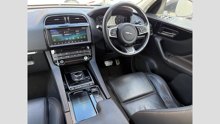 2019 認定中古車 Jaguar F-Pace Fuji White D180 プレステージ