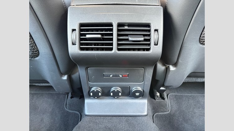 2019 認定中古車 Jaguar F-Pace Fuji White D180 プレステージ