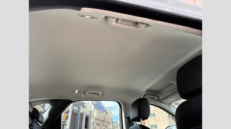 2019 認定中古車 Jaguar F-Pace Fuji White D180 プレステージ