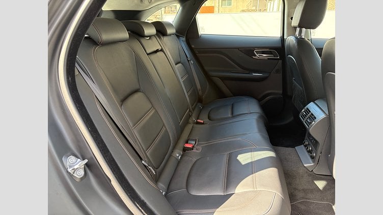 2019 認定中古車 Jaguar F-Pace Fuji White D180 プレステージ