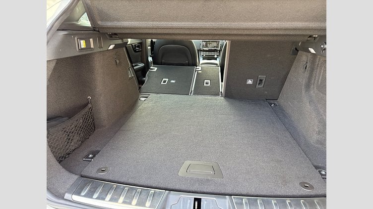 2019 認定中古車 Jaguar F-Pace Fuji White D180 プレステージ