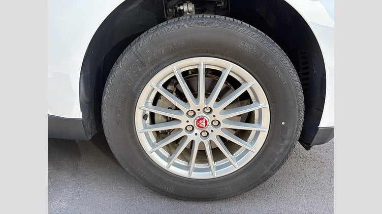 2019 認定中古車 Jaguar F-Pace Fuji White D180 プレステージ