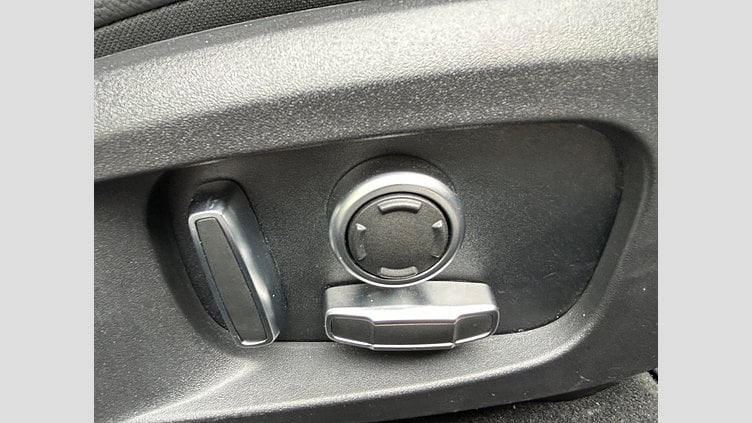 2021 認定中古車 Jaguar XE Santorini Black 2.0L 180D DynamicS