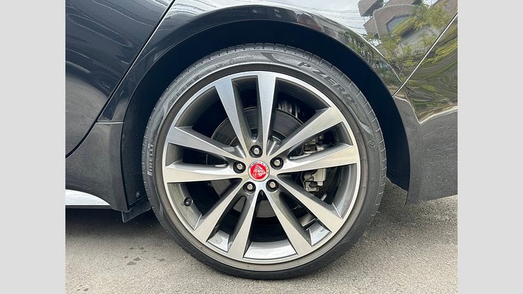 2021 認定中古車 Jaguar XE Santorini Black 2.0L 180D DynamicS