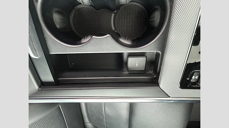 2021 認定中古車 Jaguar XE Santorini Black 2.0L 180D DynamicS