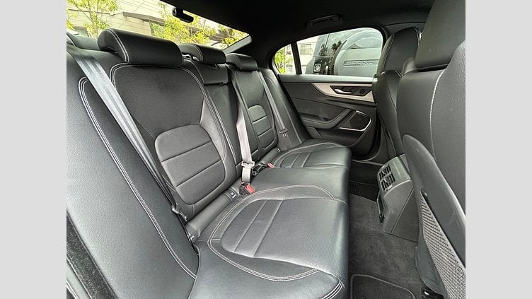 2021 認定中古車 Jaguar XE Santorini Black 2.0L 180D DynamicS