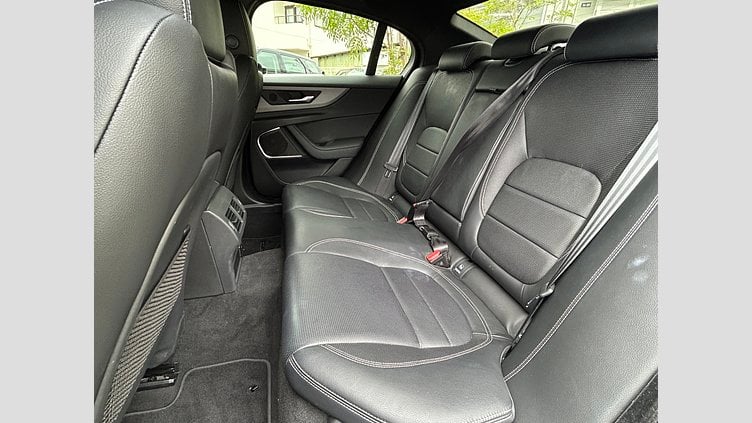 2021 認定中古車 Jaguar XE Santorini Black 2.0L 180D DynamicS