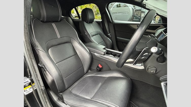 2021 認定中古車 Jaguar XE Santorini Black 2.0L 180D DynamicS