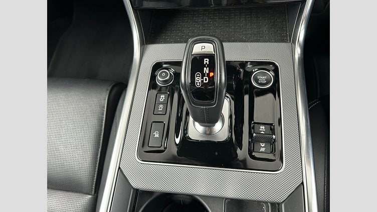 2021 認定中古車 Jaguar XE Santorini Black 2.0L 180D DynamicS