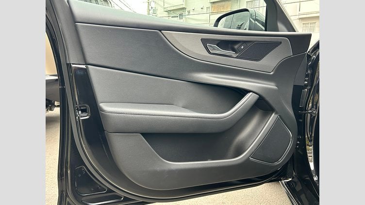 2021 認定中古車 Jaguar XE Santorini Black 2.0L 180D DynamicS