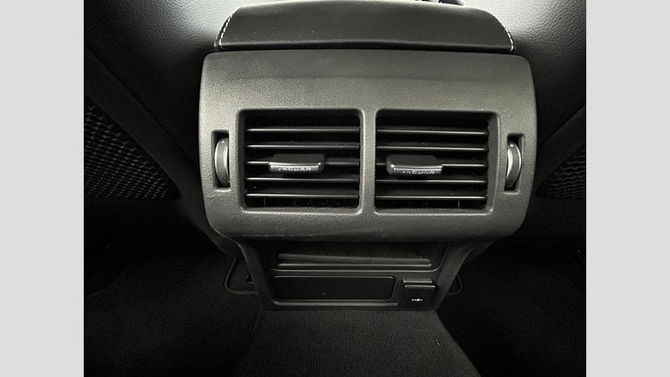 2021 認定中古車 Jaguar XE Santorini Black 2.0L 180D DynamicS