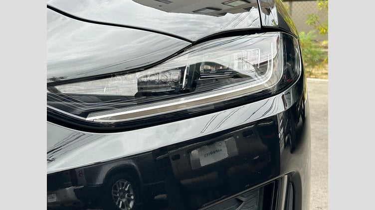 2021 認定中古車 Jaguar XE Santorini Black 2.0L 180D DynamicS