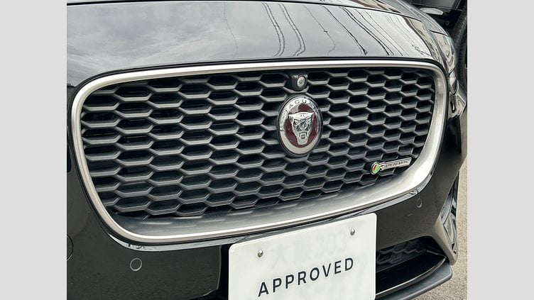 2021 認定中古車 Jaguar XE Santorini Black 2.0L 180D DynamicS