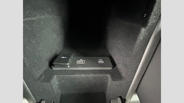 2021 認定中古車 Jaguar XE Santorini Black 2.0L 180D DynamicS