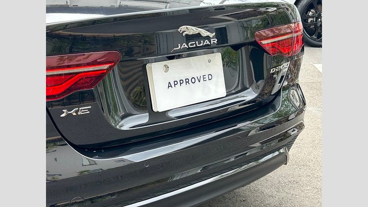 2021 認定中古車 Jaguar XE Santorini Black 2.0L 180D DynamicS