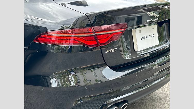2021 認定中古車 Jaguar XE Santorini Black 2.0L 180D DynamicS
