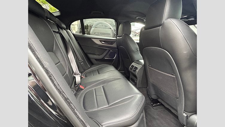 2021 認定中古車 Jaguar XE Santorini Black 2.0L 180D DynamicS