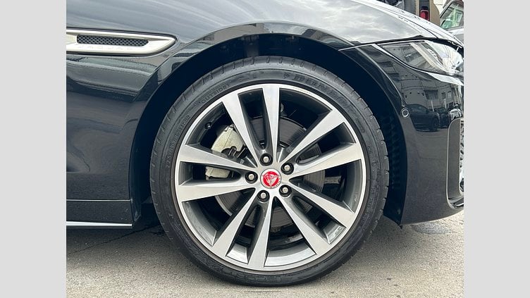 2021 認定中古車 Jaguar XE Santorini Black 2.0L 180D DynamicS