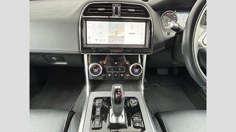 2021 認定中古車 Jaguar XE Santorini Black 2.0L 180D DynamicS