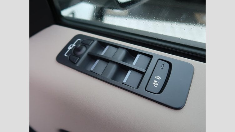 2022 認定中古車 Land Rover Discovery Sport Fuji White ディーゼル ＳＥ Ｄ２００