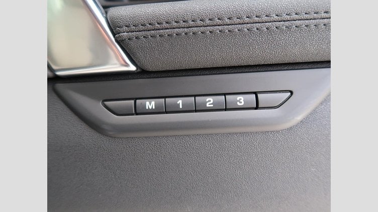 2022 認定中古車 Land Rover Discovery Sport Fuji White ディーゼル ＳＥ Ｄ２００