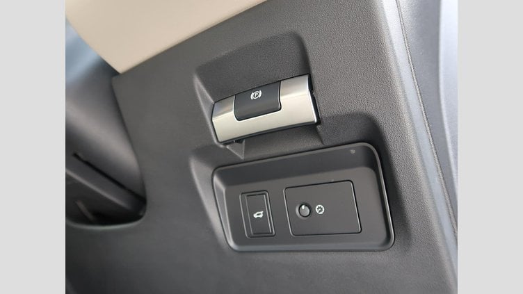 2022 認定中古車 Land Rover Discovery Sport Fuji White ディーゼル ＳＥ Ｄ２００