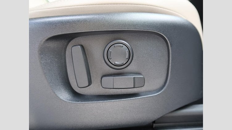 2022 認定中古車 Land Rover Discovery Sport Fuji White ディーゼル ＳＥ Ｄ２００